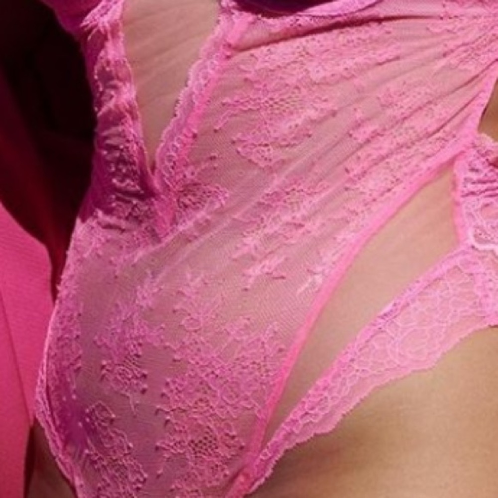 Victoria’s Secret VERY SEXY NWT size L
Wicked Unlined Balconette Teddy - Picture 3 of 7